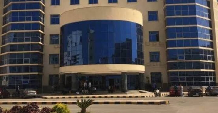 5 أم 6 سنوات.. كلية صيدلة كام سنة ؟