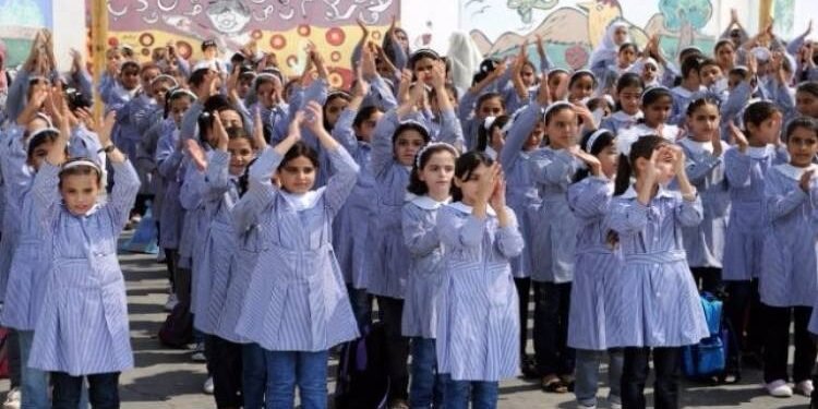 الزي المدرسي الموحد للطلاب في العام الدراسي الجديد2025