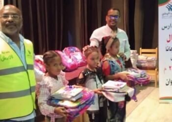توزيع الشنط و المستلزمات المدرسية علي 1656تلميذا بأسوان