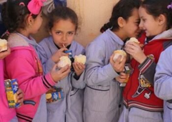 عودة الوجبات المدرسية..حظر التخزين والالتزام بالجودة.. تفاصيل