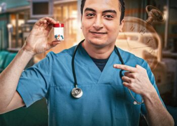 الأستاذ مينا حمدى الخبير المتخصص في مادة العلوم