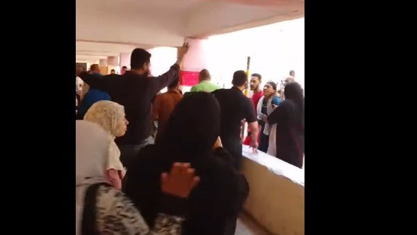 ضرب معلمة بالشبشب
