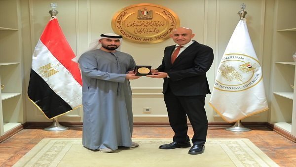 وزير التربية والتعليم والدكتور وليد آل علي